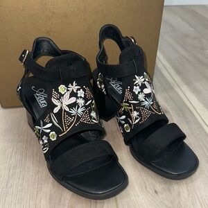 Azura by spring step romantic suede floral embroidered open toe heeled sandals 7